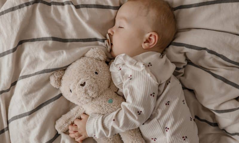 Les bienfaits du bruit blanc pour le sommeil des bébés